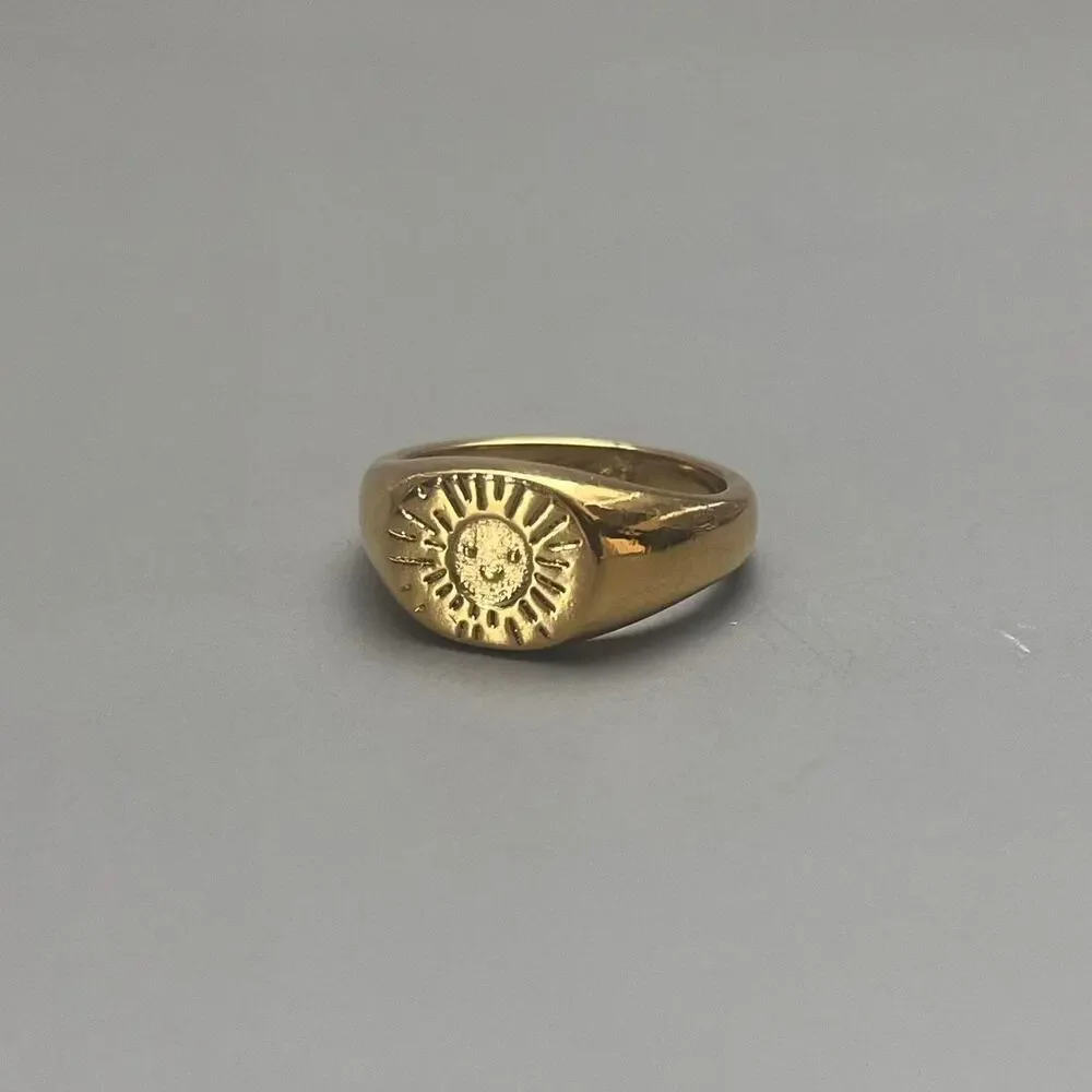 Y2K Vintage Gold Happy Sun Ring – Size 7.5, Unisex, Brand New